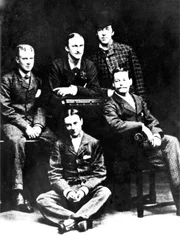 Oscar Wilde met een groep Madgalen-vrienden, 1876 (foto)